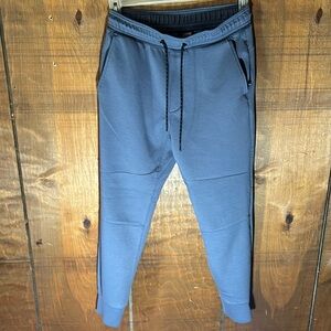 American Eagle men’s joggers